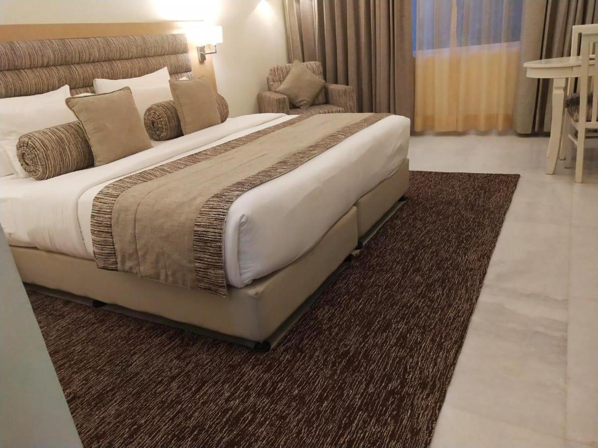 Best Western Resort Country Club Gurgaon Eksteriør bilde