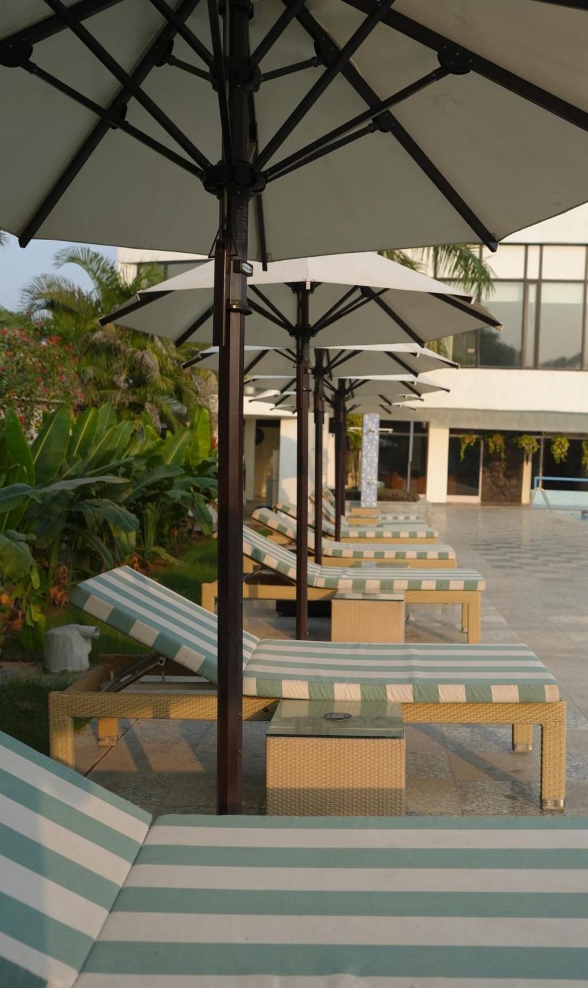 Best Western Resort Country Club Gurgaon Eksteriør bilde