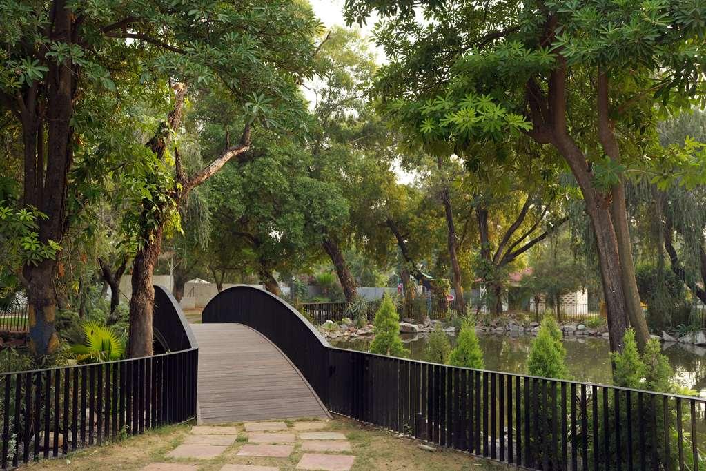 Best Western Resort Country Club Gurgaon Eksteriør bilde