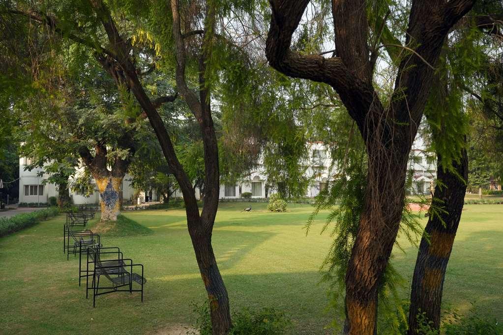 Best Western Resort Country Club Gurgaon Eksteriør bilde