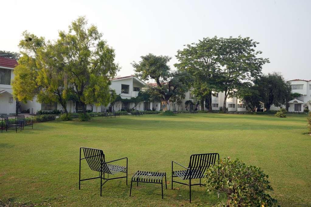 Best Western Resort Country Club Gurgaon Eksteriør bilde